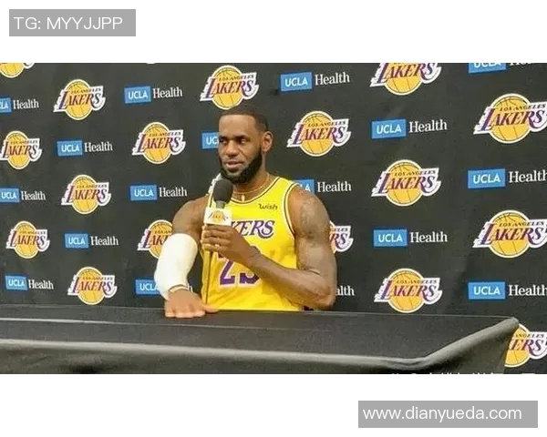 骑士球迷痛心詹姆斯离队但相信球队会为荣誉奋斗